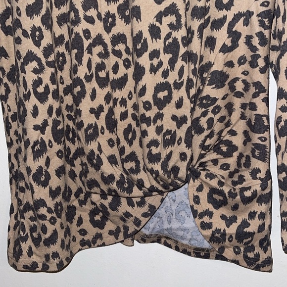 🌹NILOUFO ANIMAL PRINT TIE KNOT BLOUSE - Picture 3 of 4